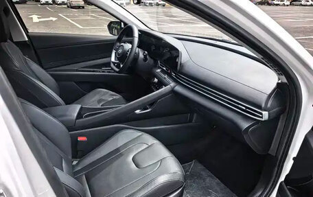 Hyundai Elantra, 2023 год, 1 680 000 рублей, 13 фотография