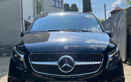 Mercedes-Benz V-Класс, 2023 год, 7 800 000 рублей, 2 фотография
