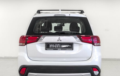 Mitsubishi Outlander III рестайлинг 3, 2018 год, 1 750 000 рублей, 6 фотография