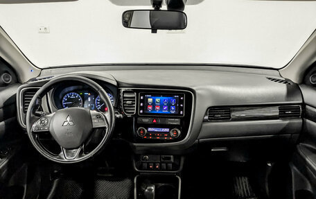 Mitsubishi Outlander III рестайлинг 3, 2018 год, 1 750 000 рублей, 14 фотография