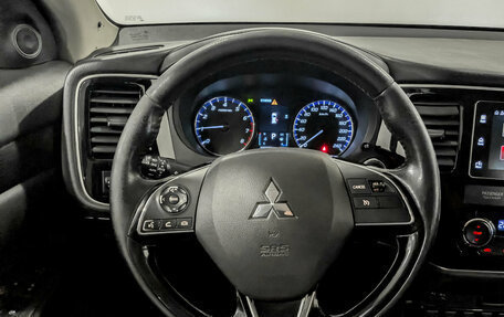 Mitsubishi Outlander III рестайлинг 3, 2018 год, 1 750 000 рублей, 22 фотография