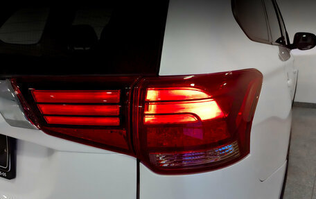 Mitsubishi Outlander III рестайлинг 3, 2018 год, 1 750 000 рублей, 26 фотография