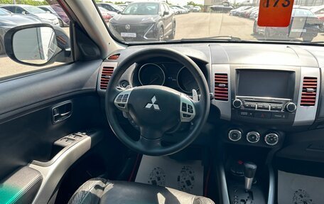 Mitsubishi Outlander III рестайлинг 3, 2010 год, 1 379 000 рублей, 14 фотография