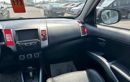Mitsubishi Outlander III рестайлинг 3, 2010 год, 1 379 000 рублей, 15 фотография