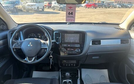 Mitsubishi Outlander III рестайлинг 3, 2017 год, 1 995 000 рублей, 11 фотография