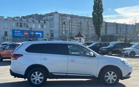 Mitsubishi Outlander III рестайлинг 3, 2017 год, 1 995 000 рублей, 4 фотография