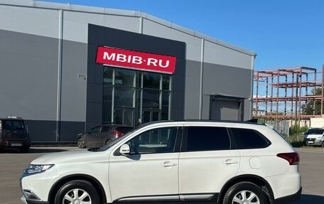 Mitsubishi Outlander III рестайлинг 3, 2017 год, 1 995 000 рублей, 8 фотография