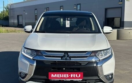 Mitsubishi Outlander III рестайлинг 3, 2017 год, 1 995 000 рублей, 2 фотография