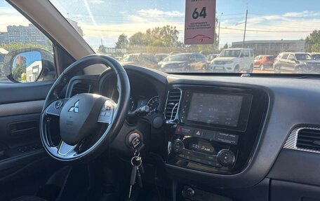 Mitsubishi Outlander III рестайлинг 3, 2017 год, 1 995 000 рублей, 12 фотография