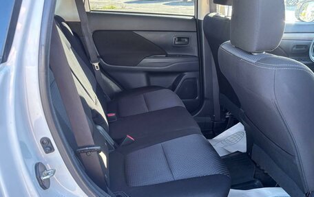 Mitsubishi Outlander III рестайлинг 3, 2017 год, 1 995 000 рублей, 17 фотография