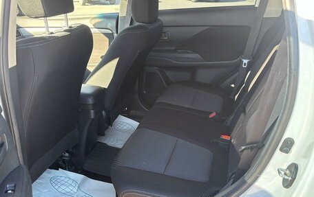 Mitsubishi Outlander III рестайлинг 3, 2017 год, 1 995 000 рублей, 16 фотография
