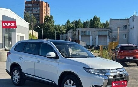 Mitsubishi Outlander III рестайлинг 3, 2017 год, 1 995 000 рублей, 3 фотография