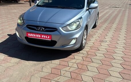 Hyundai Solaris II рестайлинг, 2012 год, 599 999 рублей, 2 фотография