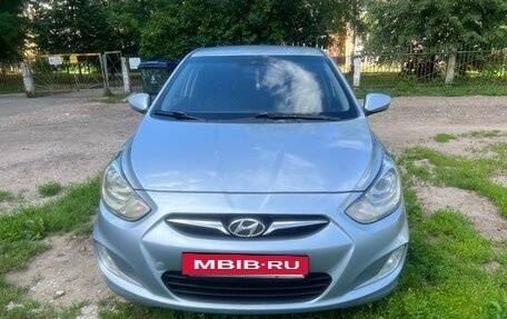 Hyundai Solaris II рестайлинг, 2012 год, 599 999 рублей, 21 фотография