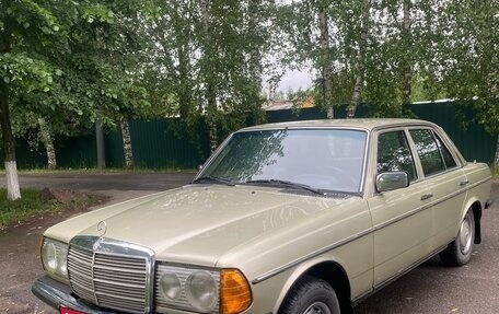 Mercedes-Benz W123, 1984 год, 700 000 рублей, 1 фотография