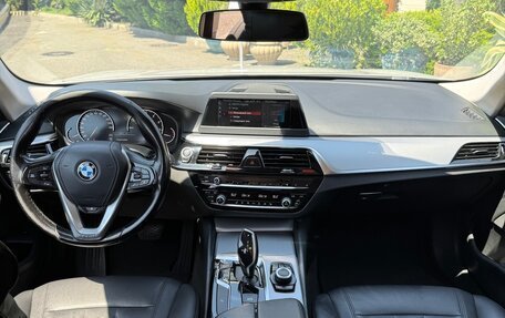 BMW 5 серия, 2018 год, 1 900 000 рублей, 6 фотография