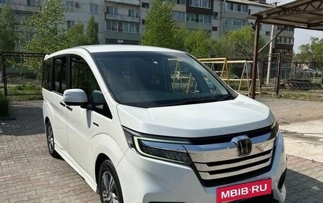 Honda Stepwgn IV, 2022 год, 1 940 000 рублей, 2 фотография