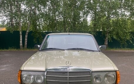 Mercedes-Benz W123, 1984 год, 700 000 рублей, 2 фотография
