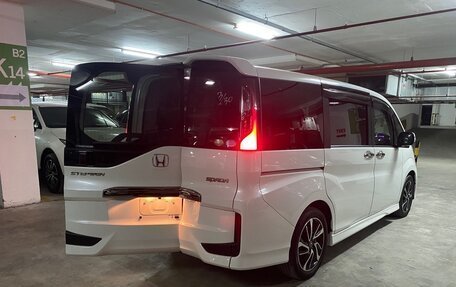 Honda Stepwgn IV, 2016 год, 1 420 000 рублей, 4 фотография