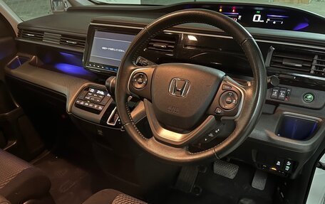 Honda Stepwgn IV, 2016 год, 1 420 000 рублей, 6 фотография