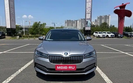Skoda Superb III рестайлинг, 2023 год, 2 274 000 рублей, 2 фотография