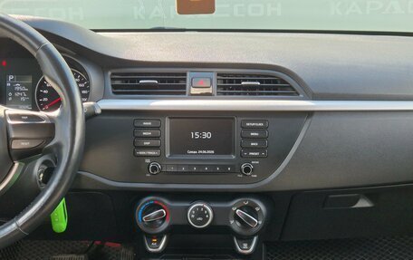 KIA Rio IV, 2018 год, 1 385 000 рублей, 10 фотография