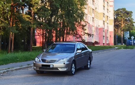Toyota Camry V40, 2004 год, 990 000 рублей, 1 фотография