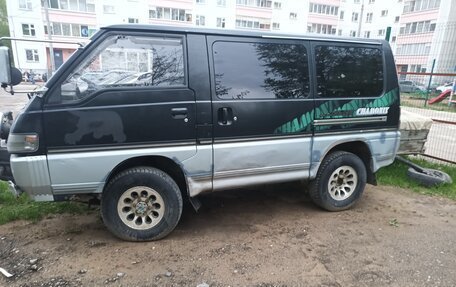 Mitsubishi Delica III, 1992 год, 390 000 рублей, 2 фотография
