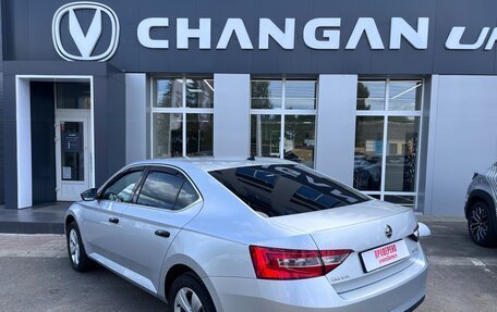 Skoda Superb III рестайлинг, 2016 год, 1 550 000 рублей, 4 фотография