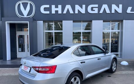 Skoda Superb III рестайлинг, 2016 год, 1 550 000 рублей, 3 фотография