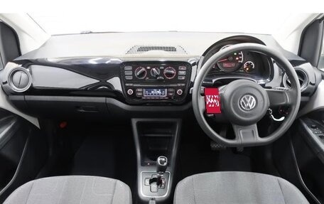 Volkswagen up! I рестайлинг, 2015 год, 490 000 рублей, 8 фотография
