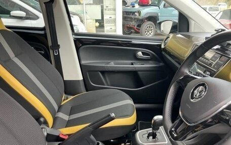 Volkswagen up! I рестайлинг, 2018 год, 620 000 рублей, 7 фотография
