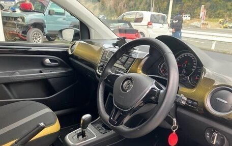 Volkswagen up! I рестайлинг, 2018 год, 620 000 рублей, 8 фотография