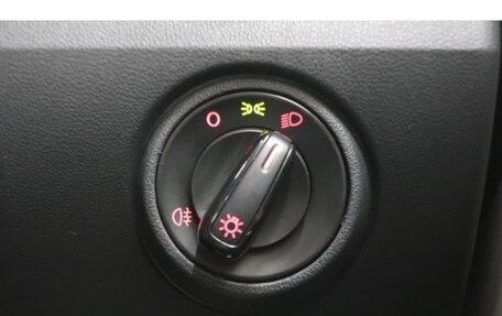 Volkswagen up! I рестайлинг, 2015 год, 490 000 рублей, 17 фотография