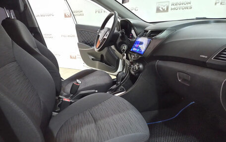 Hyundai Solaris II рестайлинг, 2015 год, 999 900 рублей, 9 фотография