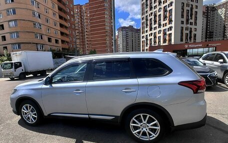 Mitsubishi Outlander III рестайлинг 3, 2018 год, 1 950 000 рублей, 3 фотография