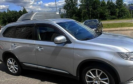 Mitsubishi Outlander III рестайлинг 3, 2018 год, 1 950 000 рублей, 2 фотография