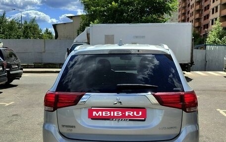Mitsubishi Outlander III рестайлинг 3, 2018 год, 1 950 000 рублей, 4 фотография