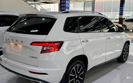 Skoda Karoq I, 2023 год, 2 060 000 рублей, 4 фотография