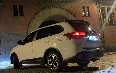 Mitsubishi Outlander III рестайлинг 3, 2019 год, 1 900 000 рублей, 5 фотография