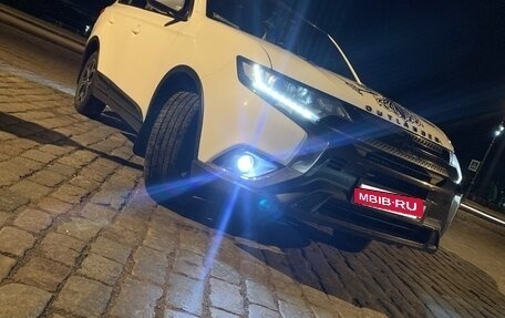 Mitsubishi Outlander III рестайлинг 3, 2019 год, 1 900 000 рублей, 4 фотография