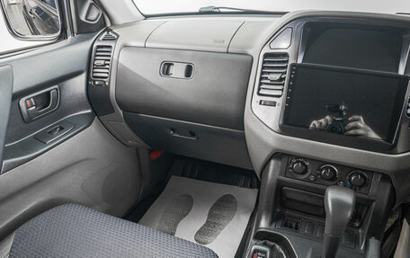 Mitsubishi Pajero III рестайлинг, 2003 год, 1 099 000 рублей, 20 фотография