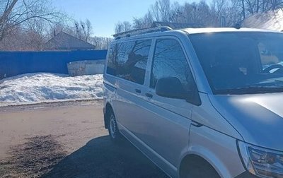 Volkswagen Caravelle T6 рестайлинг, 2017 год, 3 500 000 рублей, 1 фотография