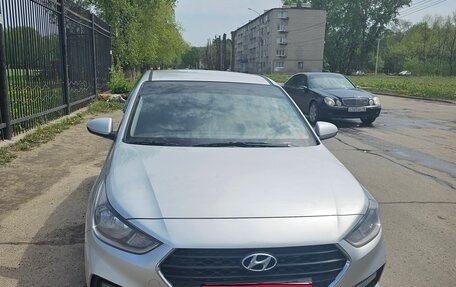 Hyundai Solaris II рестайлинг, 2018 год, 950 000 рублей, 1 фотография