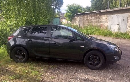 Opel Astra J, 2011 год, 600 000 рублей, 3 фотография