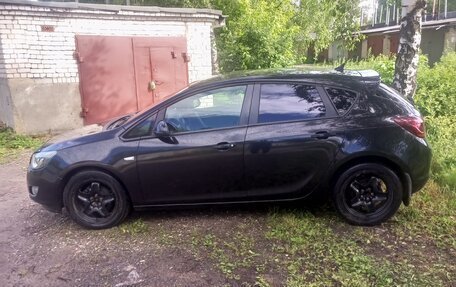 Opel Astra J, 2011 год, 600 000 рублей, 4 фотография