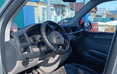 Volkswagen Caravelle T6 рестайлинг, 2017 год, 3 500 000 рублей, 2 фотография