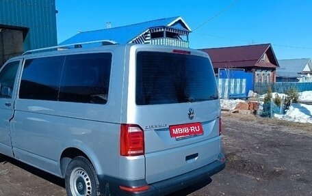 Volkswagen Caravelle T6 рестайлинг, 2017 год, 3 500 000 рублей, 4 фотография