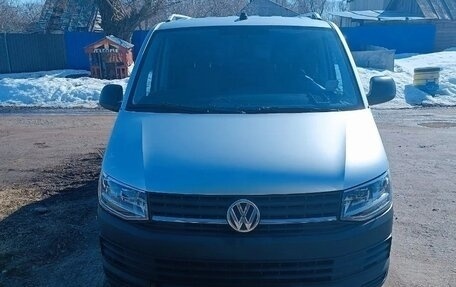 Volkswagen Caravelle T6 рестайлинг, 2017 год, 3 500 000 рублей, 6 фотография