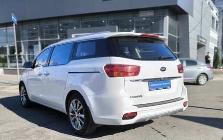 KIA Carnival III, 2018 год, 2 900 000 рублей, 6 фотография